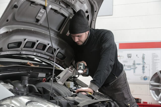 Auto Techio team-inspecting-car-engine